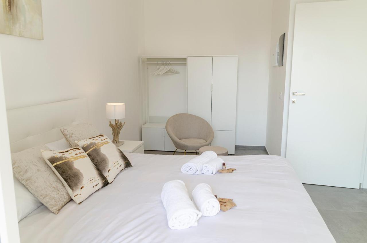 Apulialux - Exclusive And Modern City View, Private Parking Apartment Bari Exterior photo