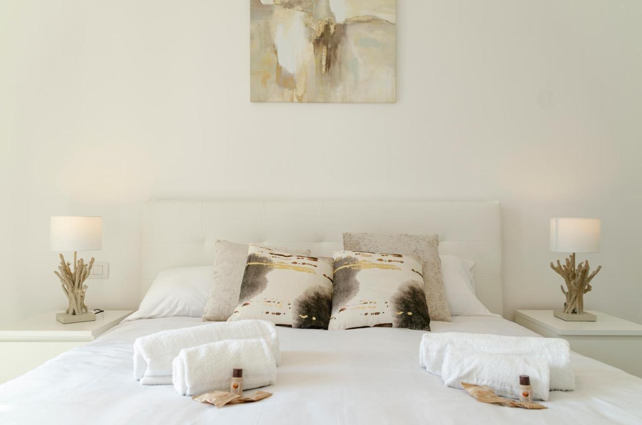 Apulialux - Exclusive And Modern City View, Private Parking Apartment Bari Exterior photo